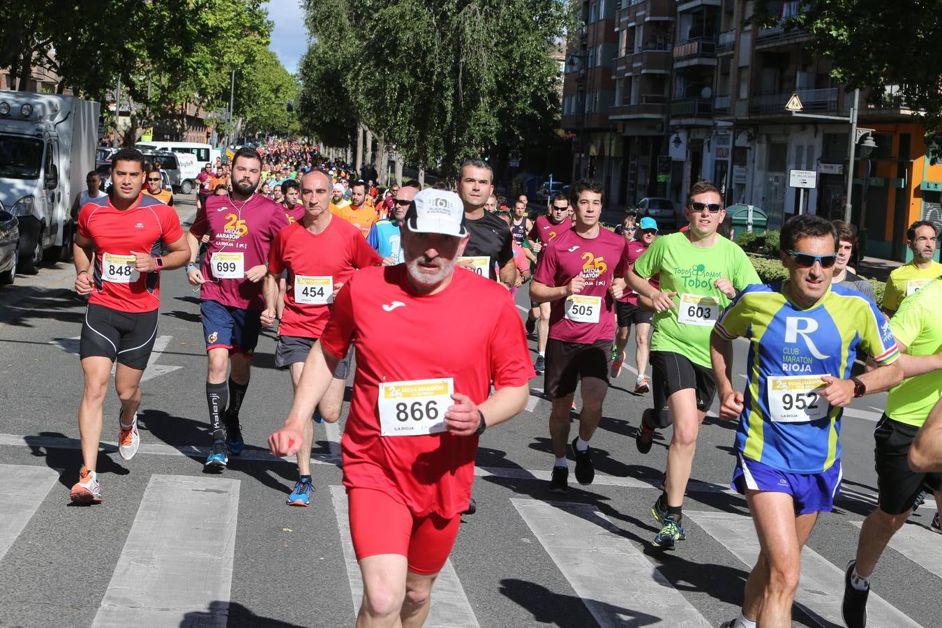 Una fiesta a todo ritmo por las calles de Logroño (II)