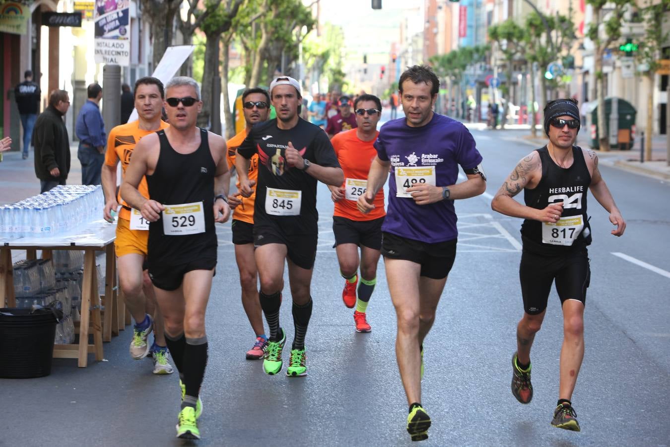 Una fiesta a todo ritmo por las calles de Logroño (III)