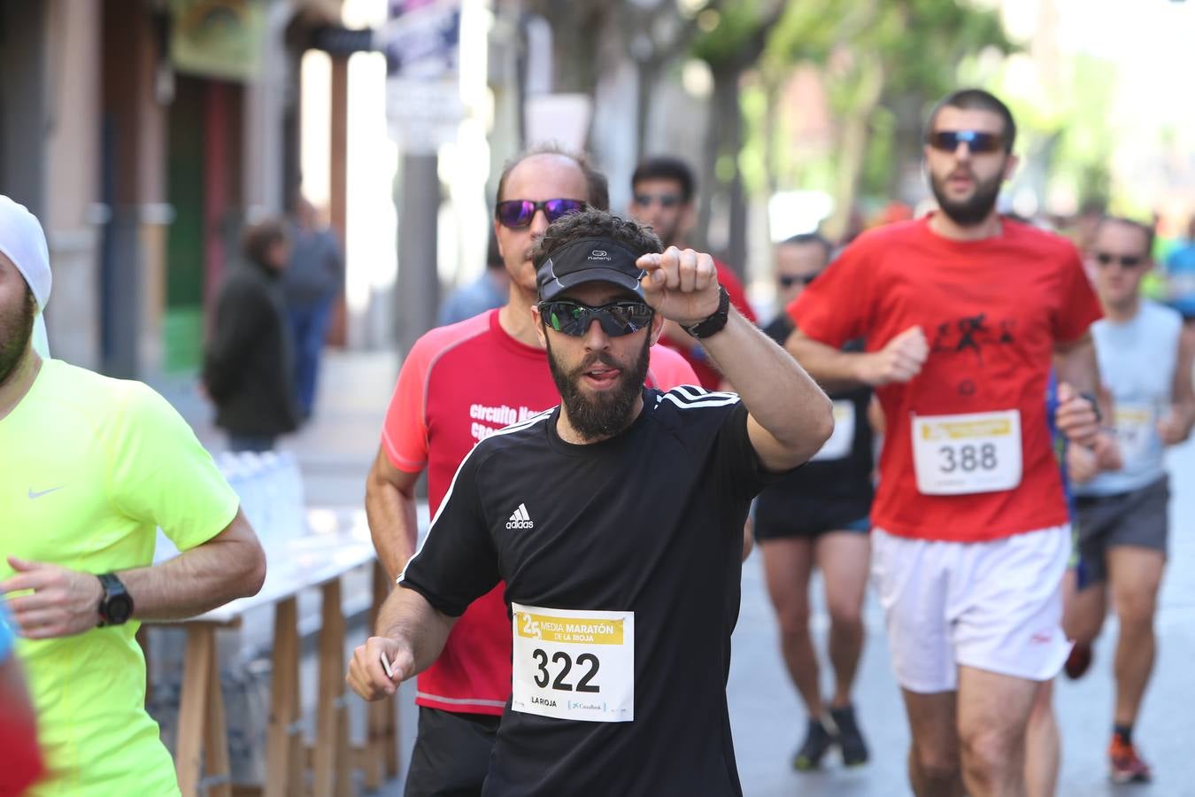 Una fiesta a todo ritmo por las calles de Logroño (IV)