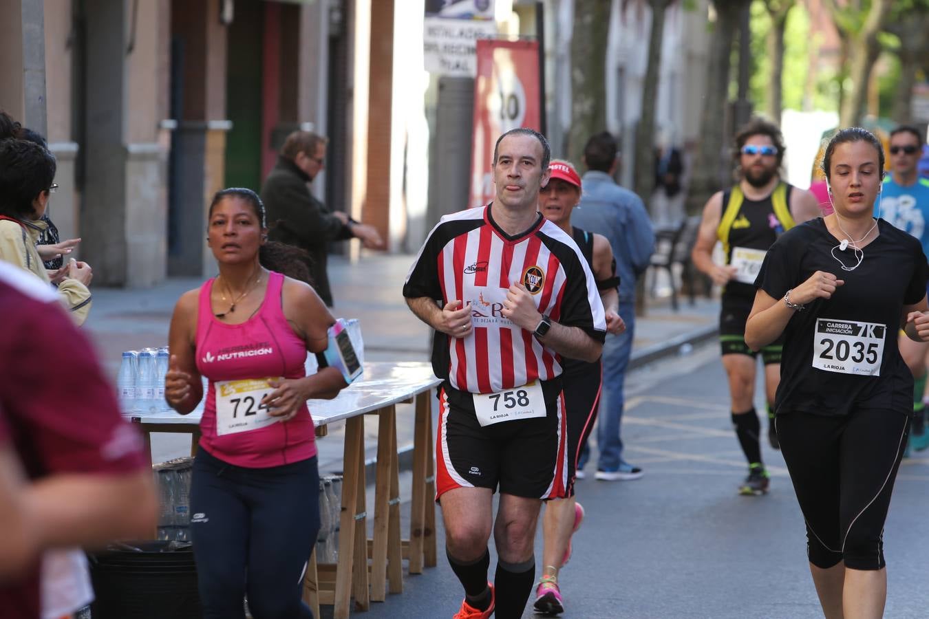 Una fiesta a todo ritmo por las calles de Logroño (V)