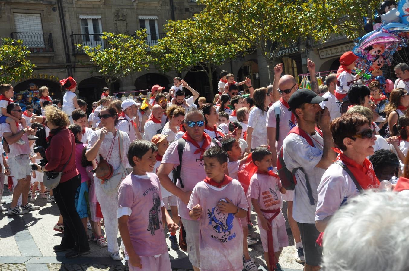 Los niños disfrutan de la Batalla del Vino Infantil