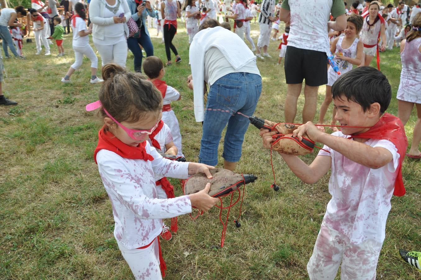 Los niños disfrutan de la Batalla del Vino Infantil