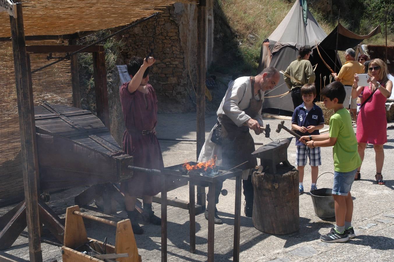 Primera jornada de la VI feria de las Tres Culturas en Cervera