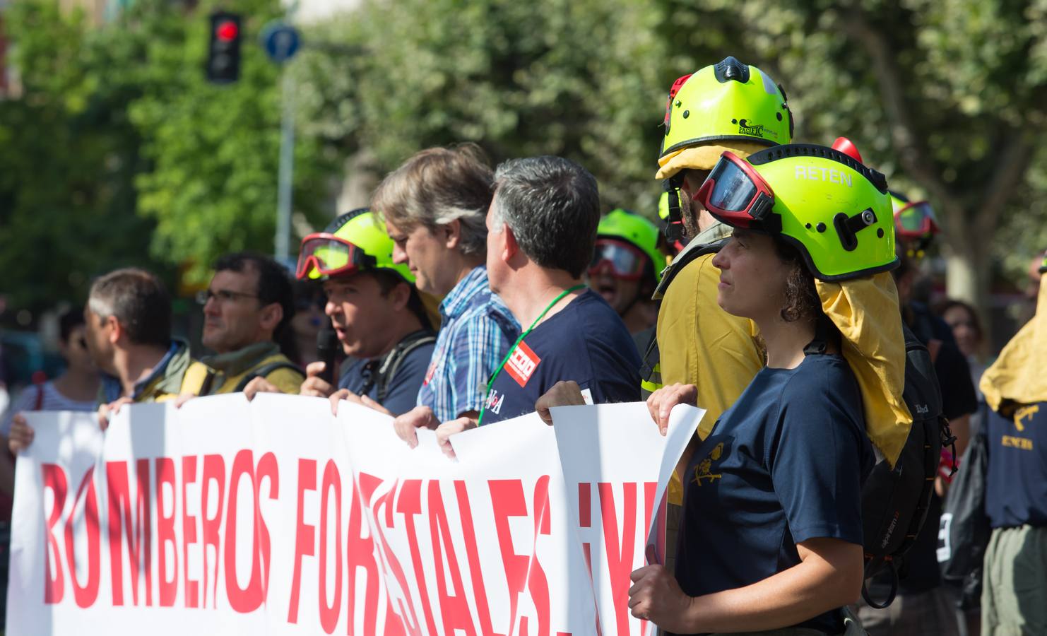 Los retenes se manifiestan para reclamar la categoría de Bombero Forestal