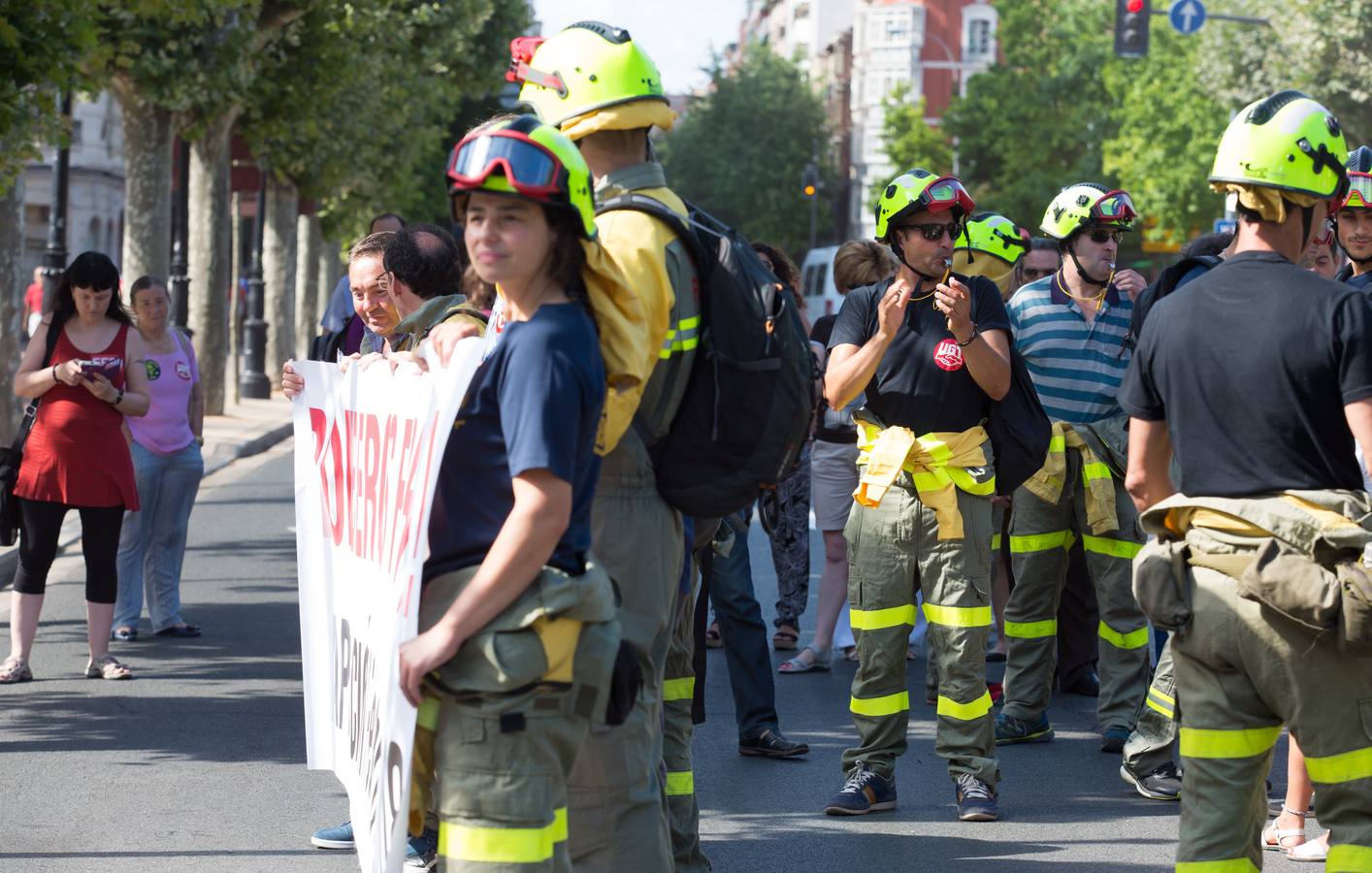 Los retenes se manifiestan para reclamar la categoría de Bombero Forestal