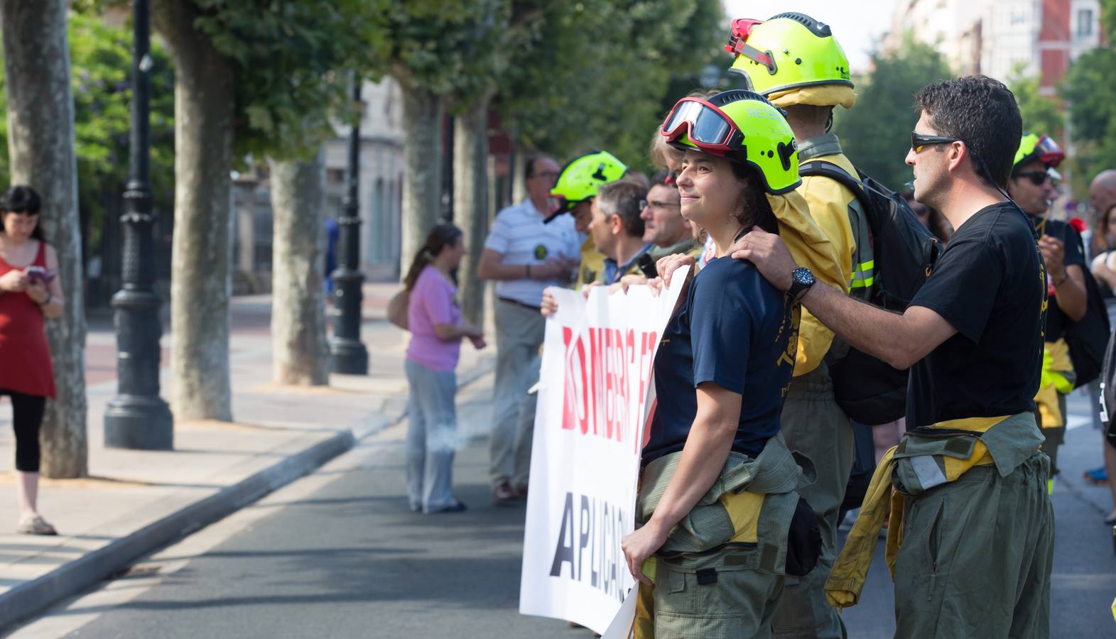 Los retenes se manifiestan para reclamar la categoría de Bombero Forestal