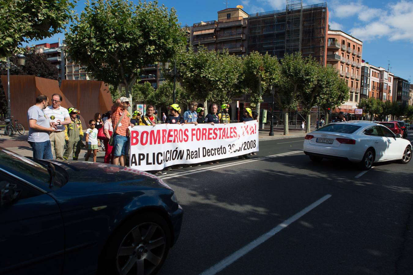 Los retenes se manifiestan para reclamar la categoría de Bombero Forestal