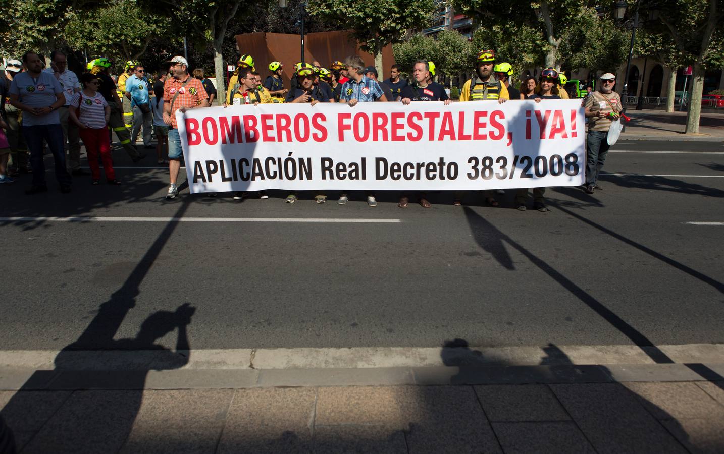 Los retenes se manifiestan para reclamar la categoría de Bombero Forestal