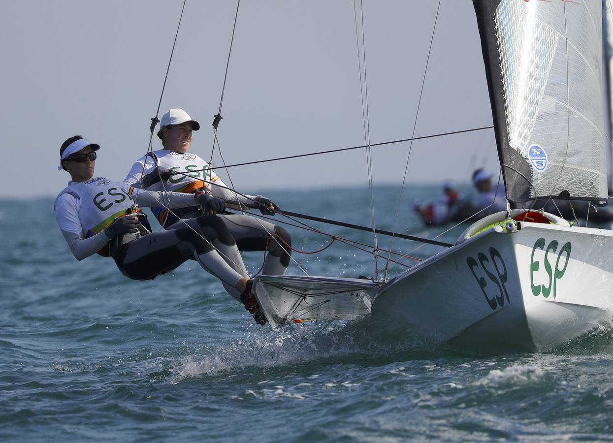 Támara Echegoyen y Berta Betanzos se acercan a la medalla en 49ers