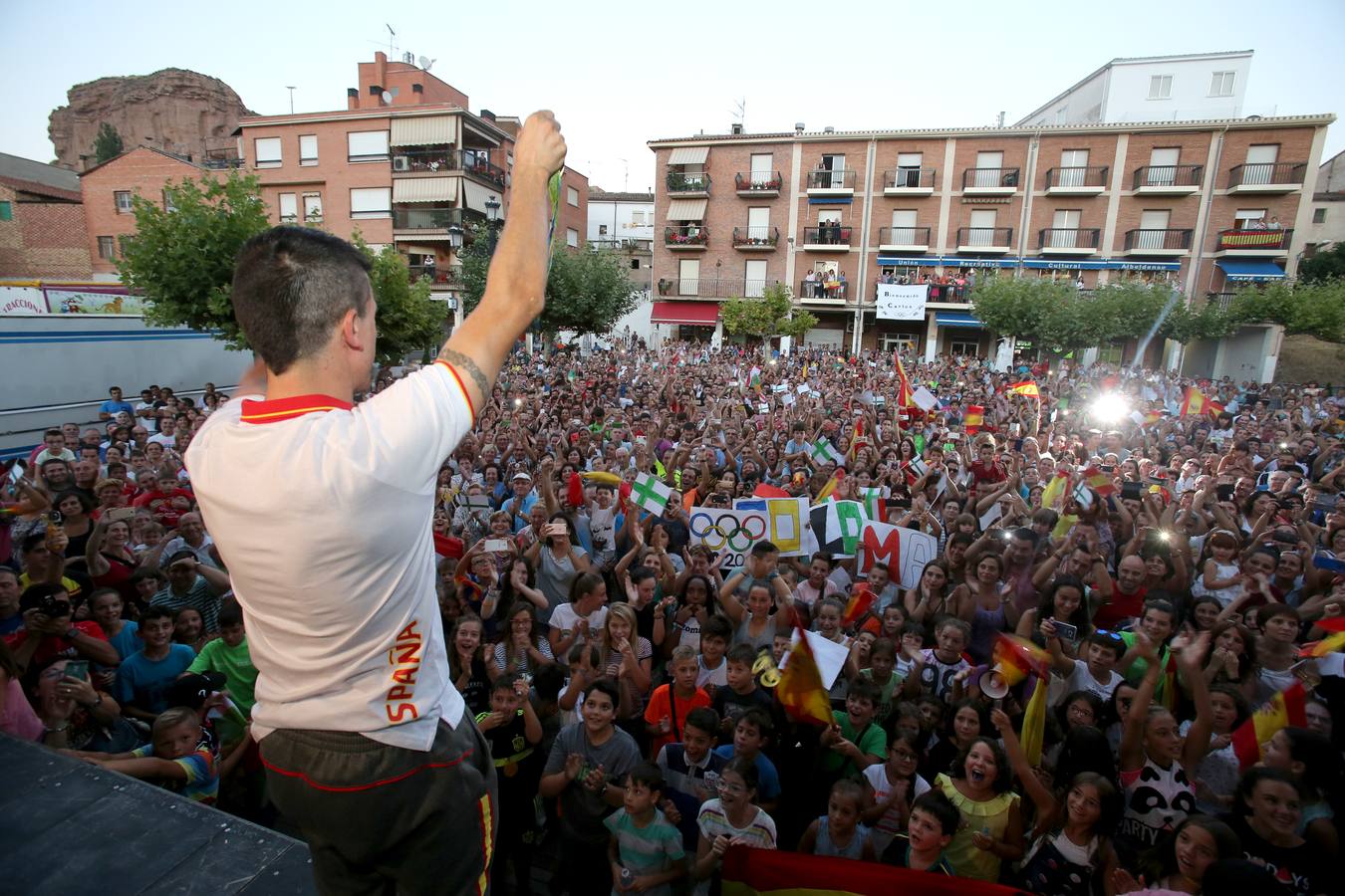 Carlos Coloma llega a casa