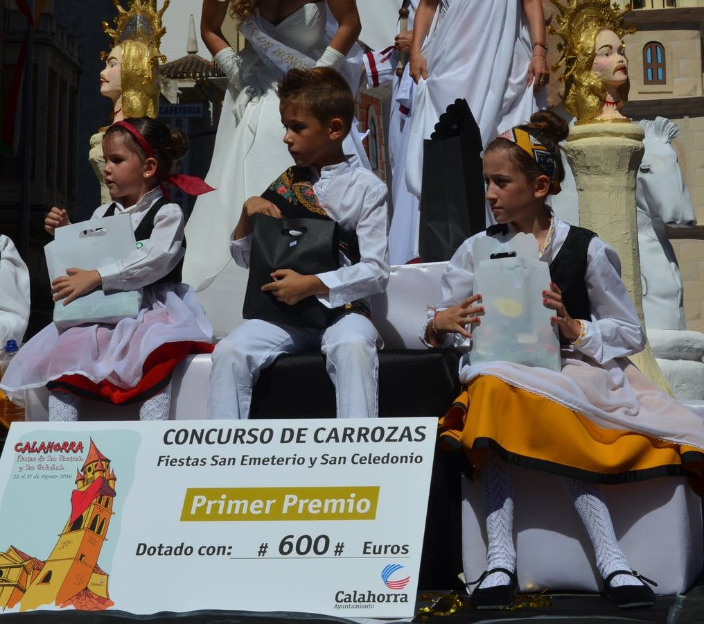 Las carrozas desfilan y concursan en las fiestas de Calahorra