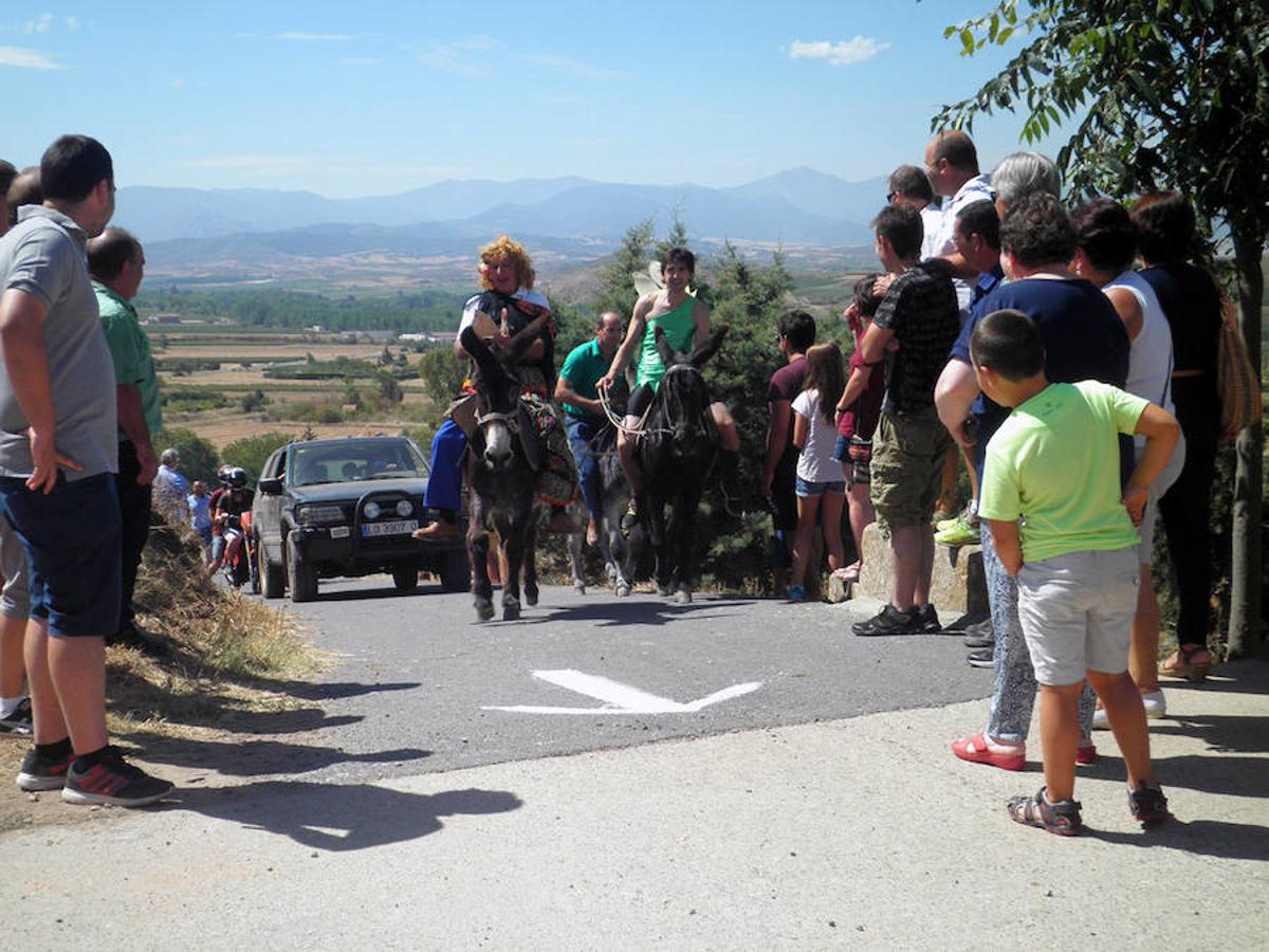 Tricio celebra su tradicional carrera de burros