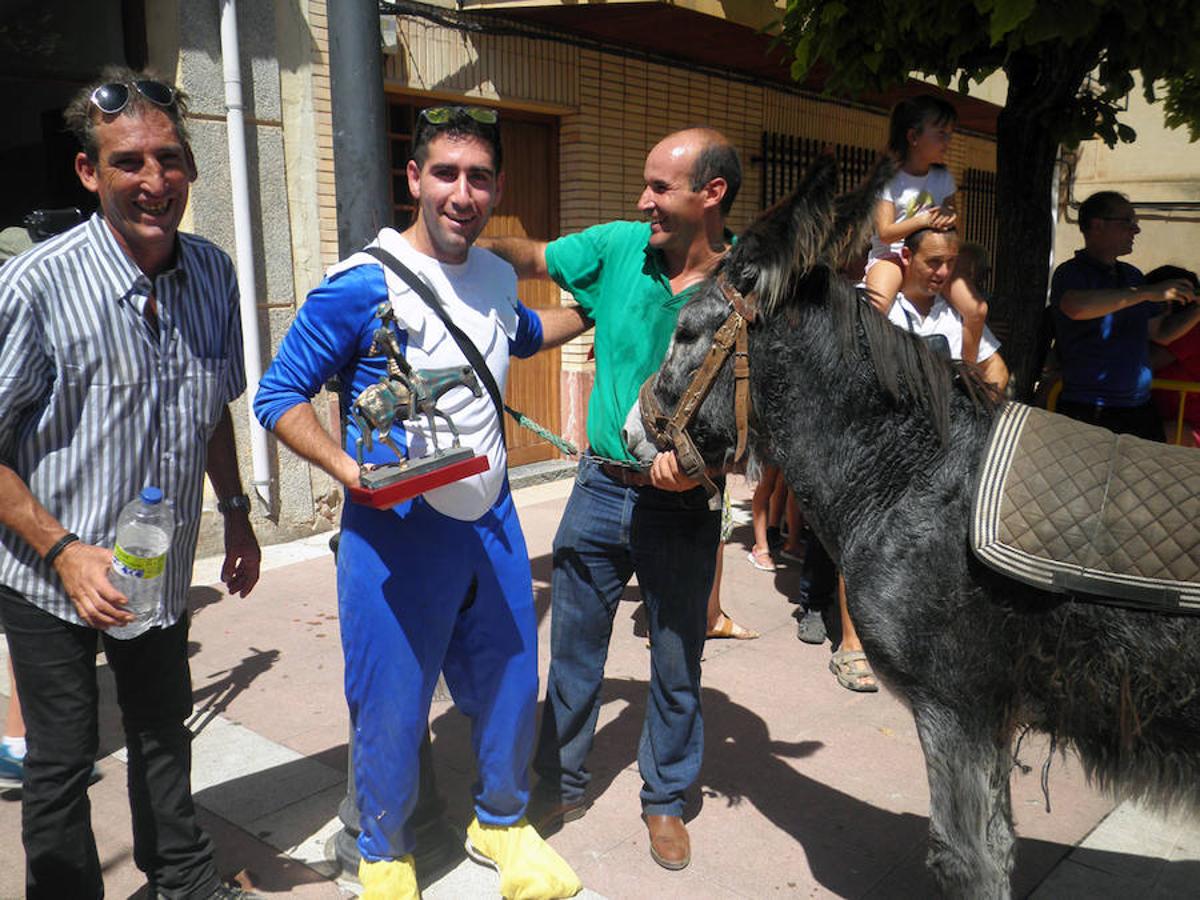 Tricio celebra su tradicional carrera de burros