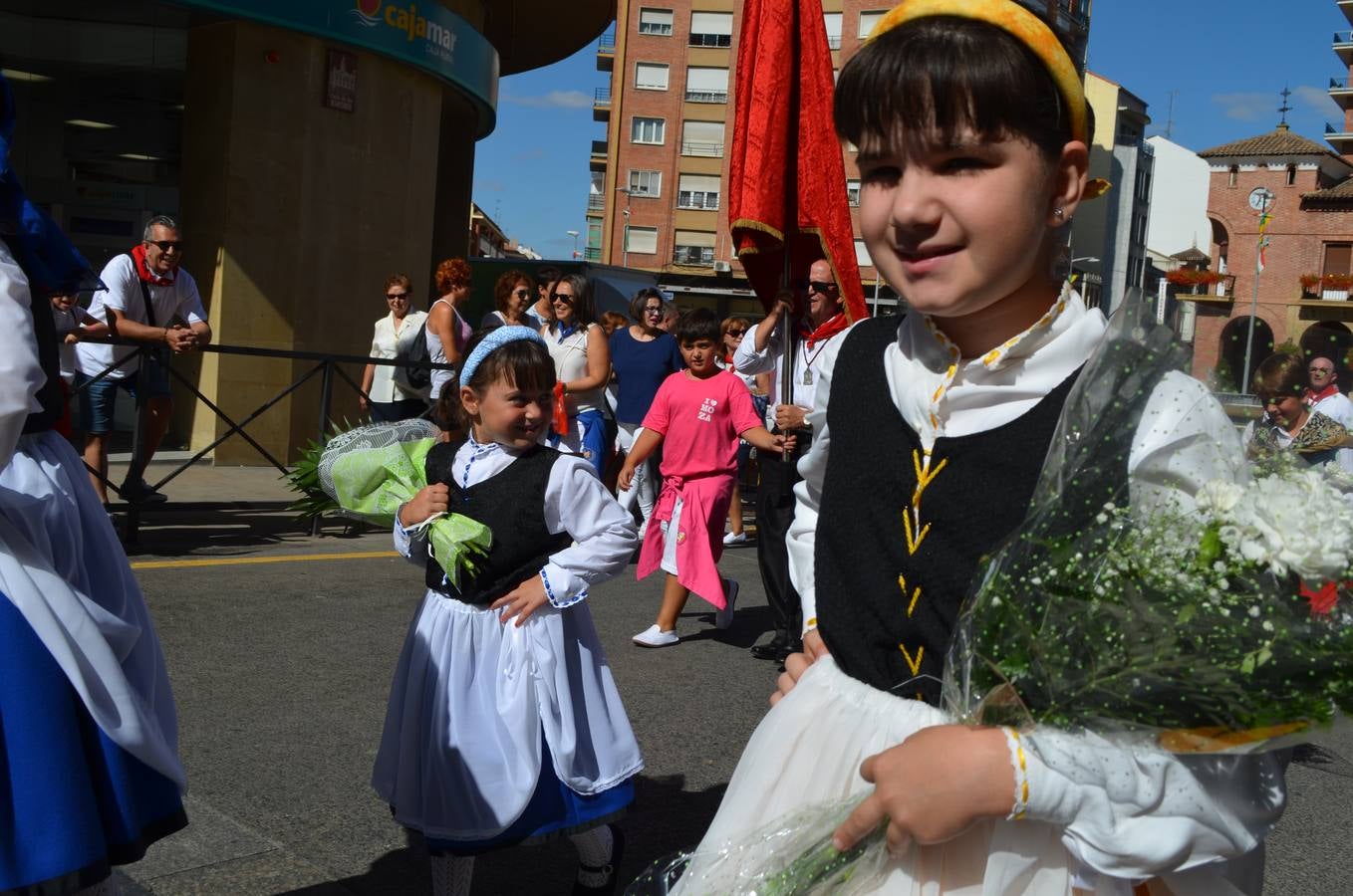 Calahorra se vuelca con la Ofrenda de Flores