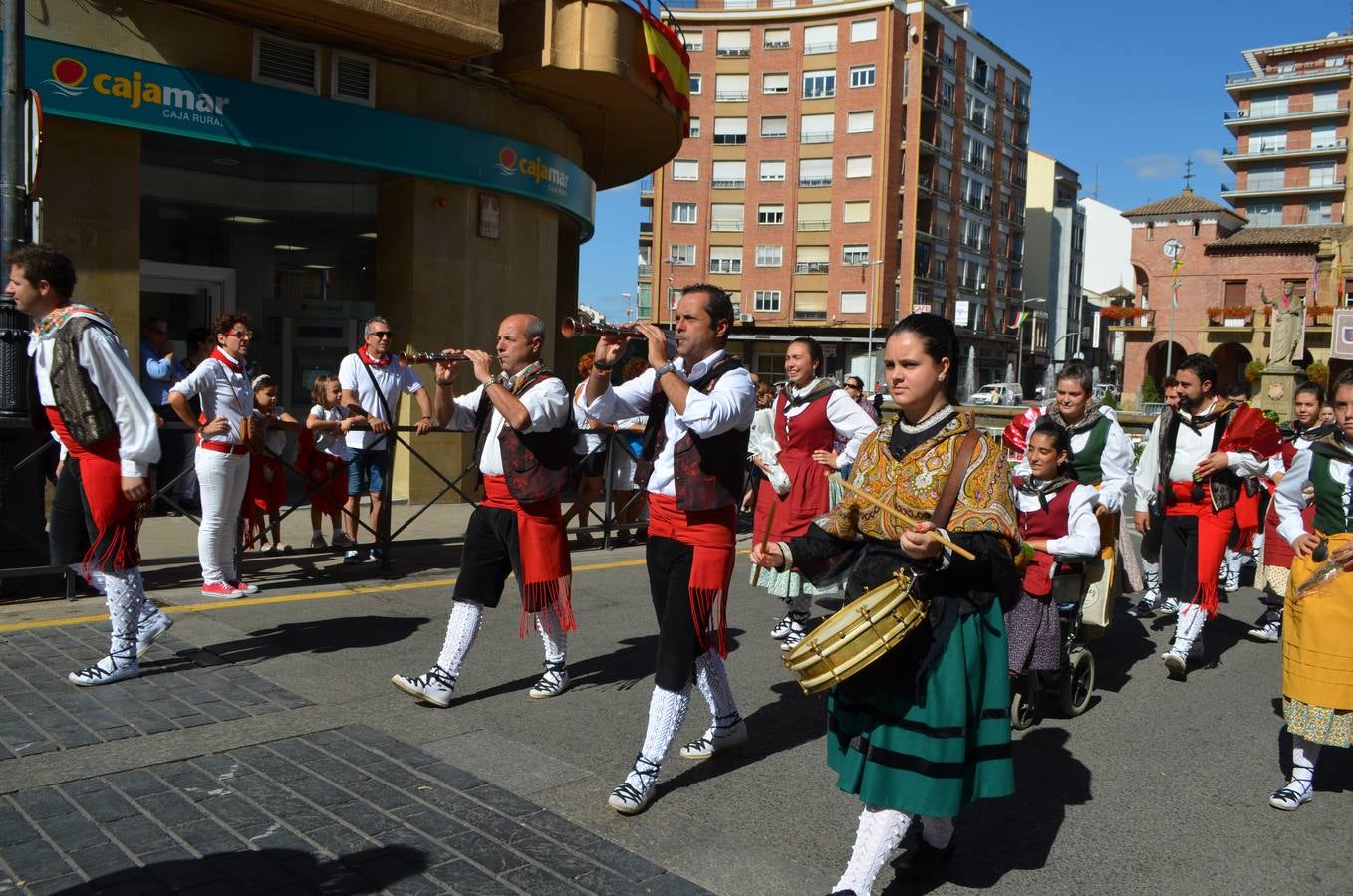 Calahorra se vuelca con la Ofrenda de Flores