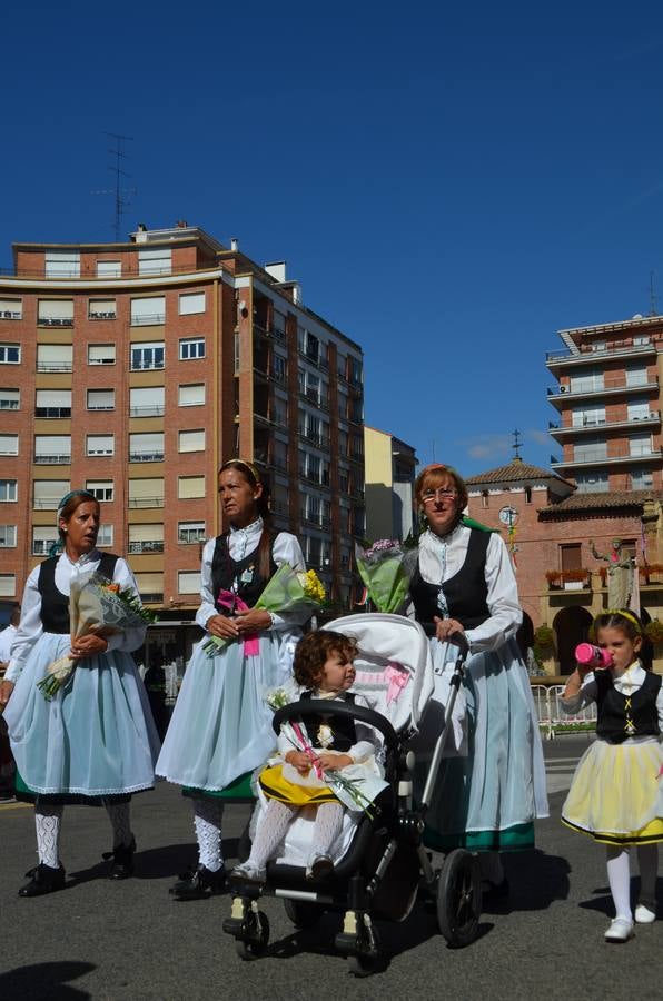 Calahorra se vuelca con la Ofrenda de Flores