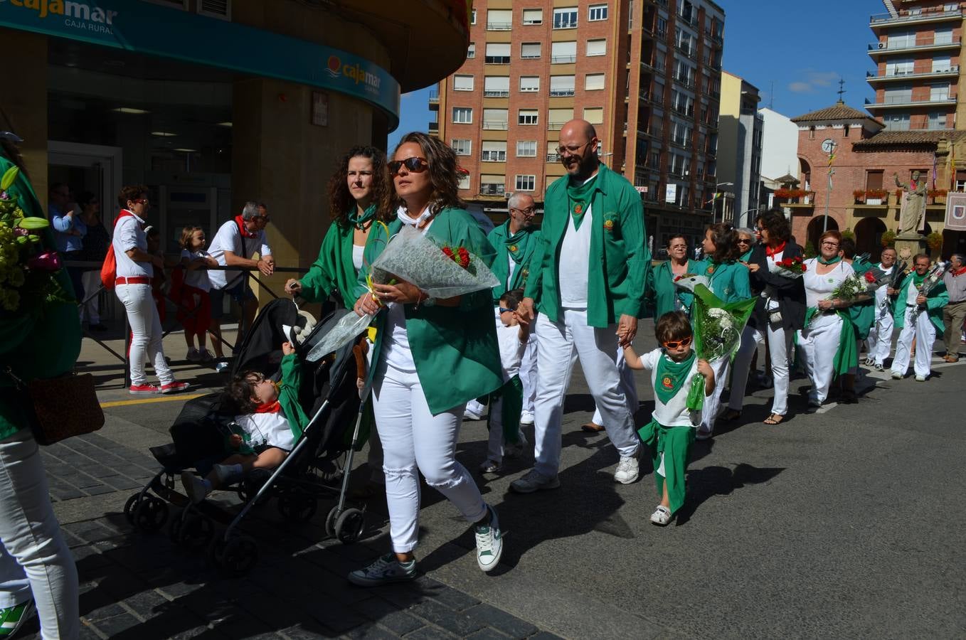 Calahorra se vuelca con la Ofrenda de Flores