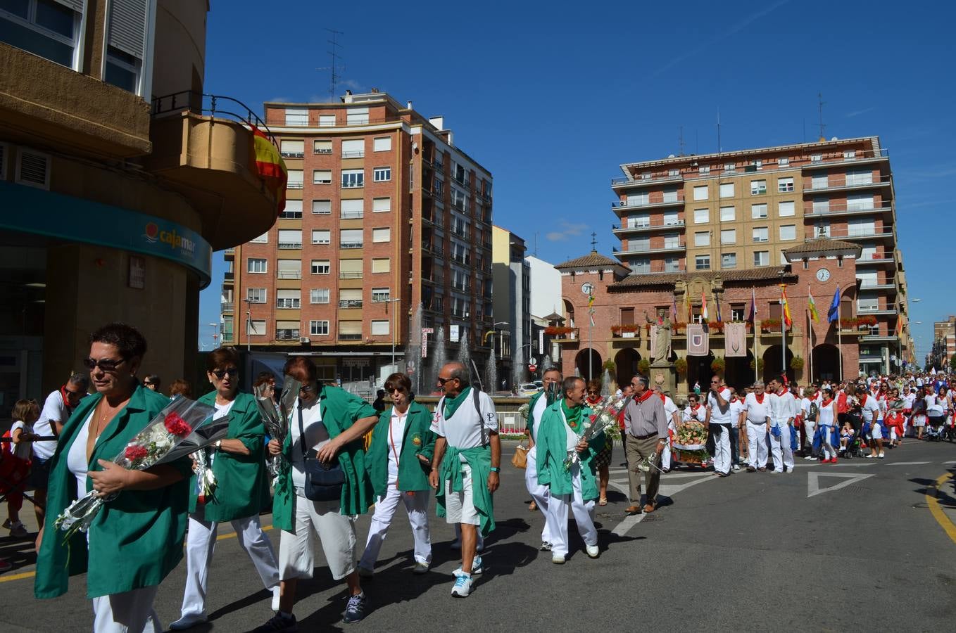 Calahorra se vuelca con la Ofrenda de Flores