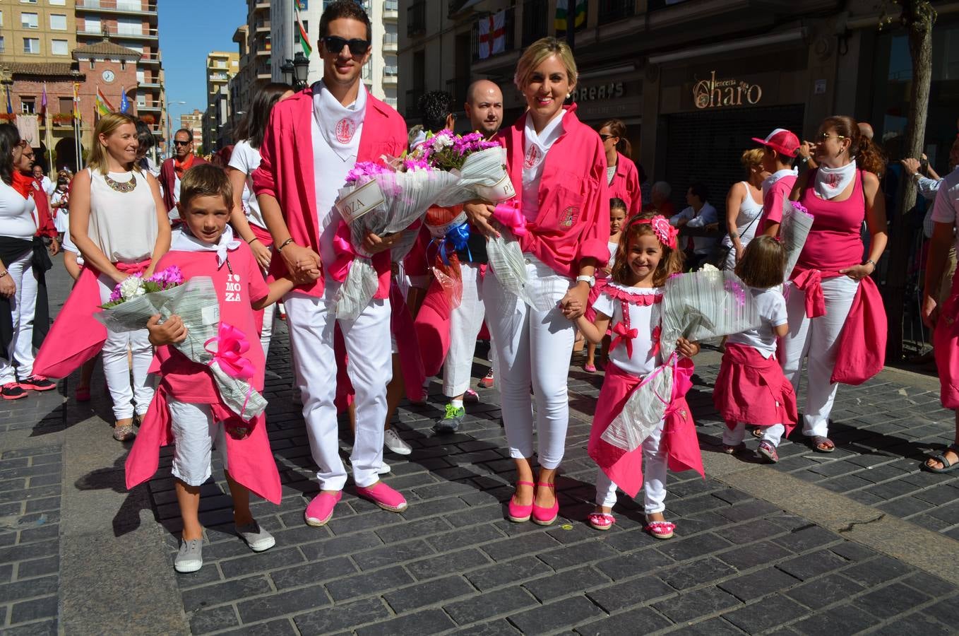 Calahorra se vuelca con la Ofrenda de Flores