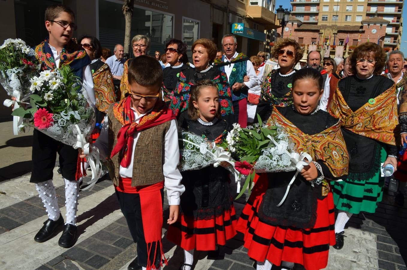 Calahorra se vuelca con la Ofrenda de Flores