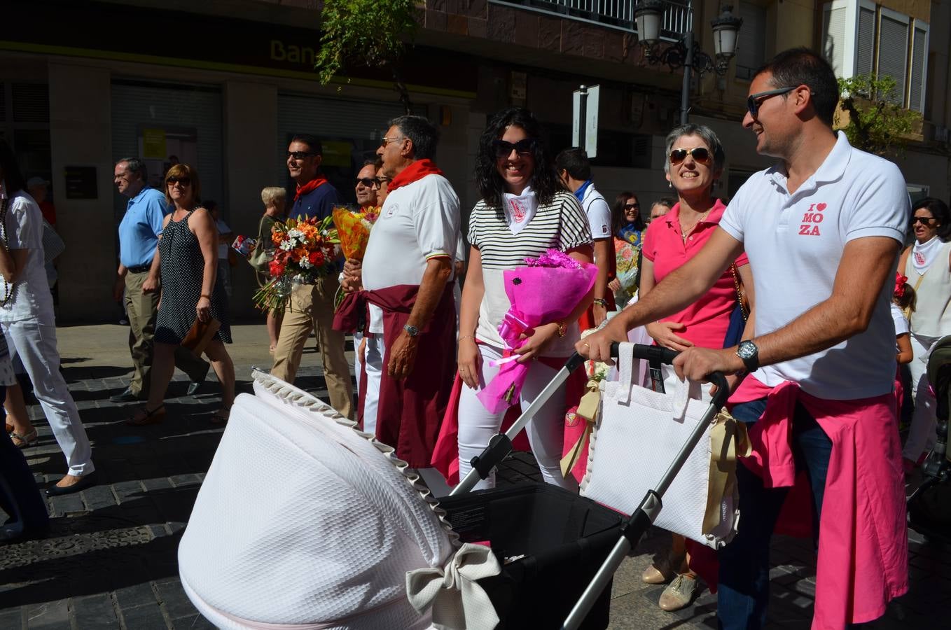 Calahorra se vuelca con la Ofrenda de Flores