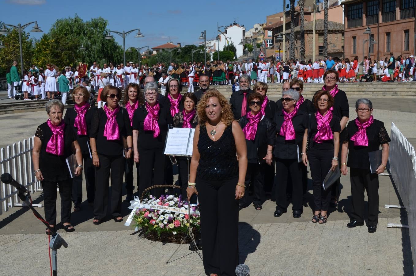 Calahorra se vuelca con la Ofrenda de Flores