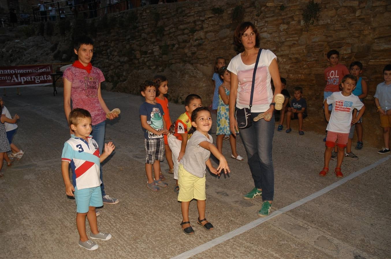 Concurso internacional de lanzamiento de alpargat en Cervera