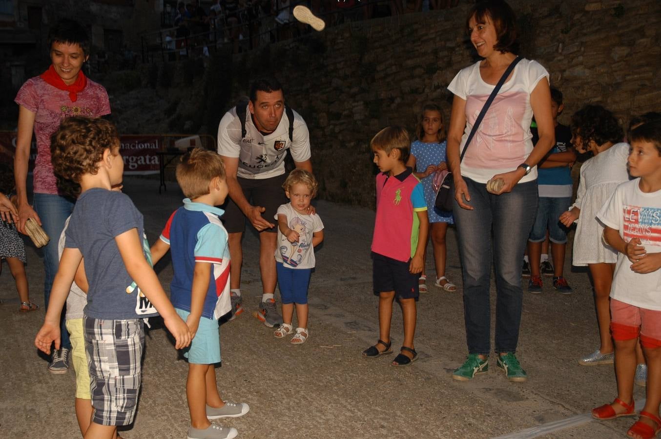 Concurso internacional de lanzamiento de alpargat en Cervera
