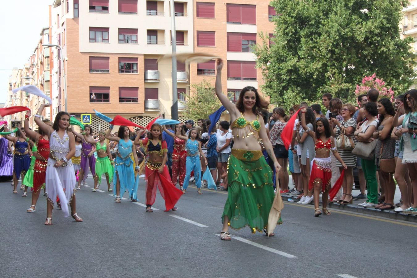 El desfile abrió el Mercado del Kan de Vico