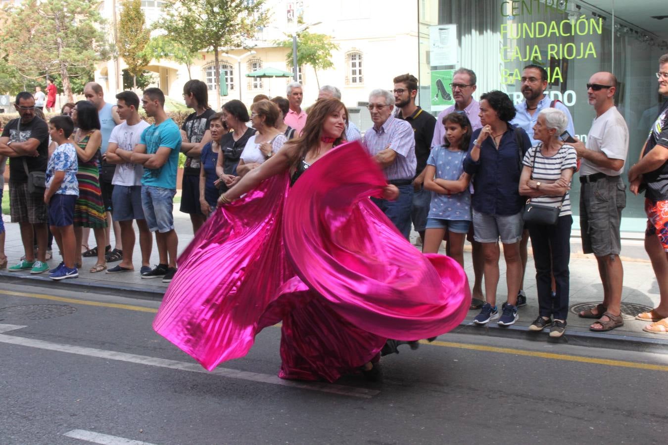 El desfile abrió el Mercado del Kan de Vico