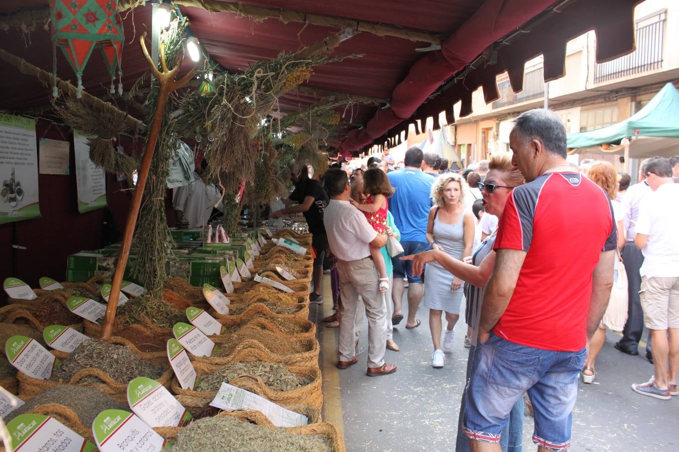 El desfile abrió el Mercado del Kan de Vico