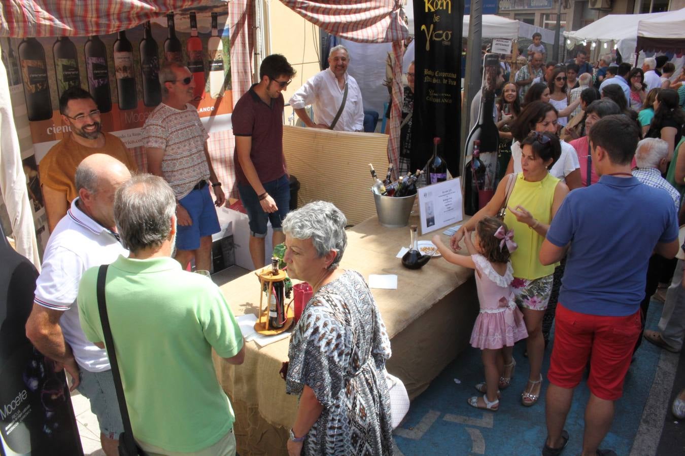 El desfile abrió el Mercado del Kan de Vico