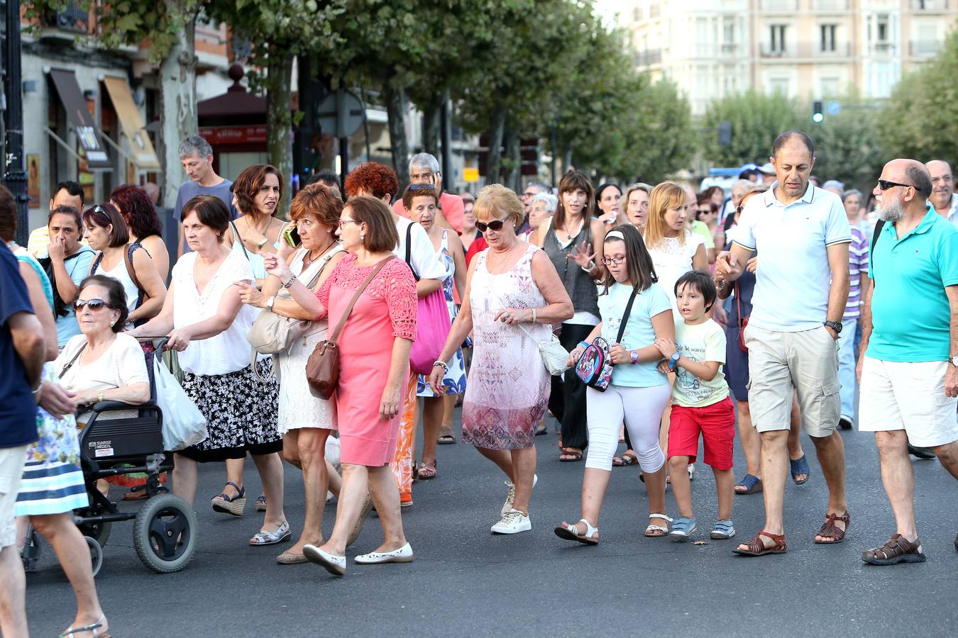 Manifestación para exigir el mantenimiento de la gratuidad en el parking del San Pedro