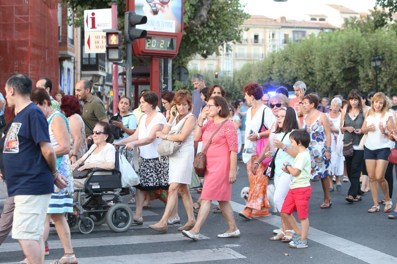 Manifestación para exigir el mantenimiento de la gratuidad en el parking del San Pedro