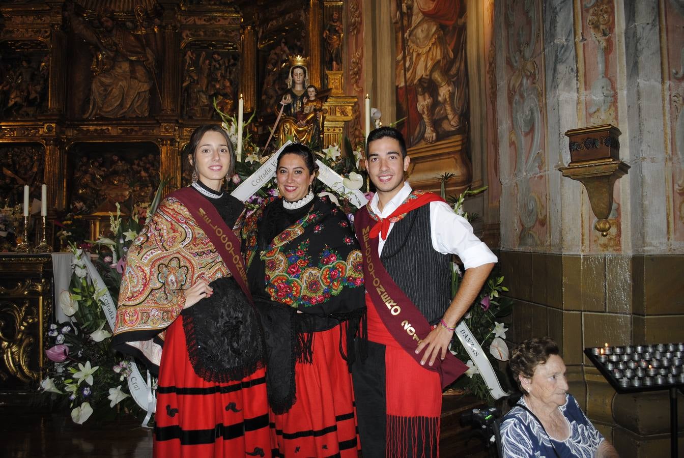 Ofrenda floral a la Virgen de la Antigua en Alberite