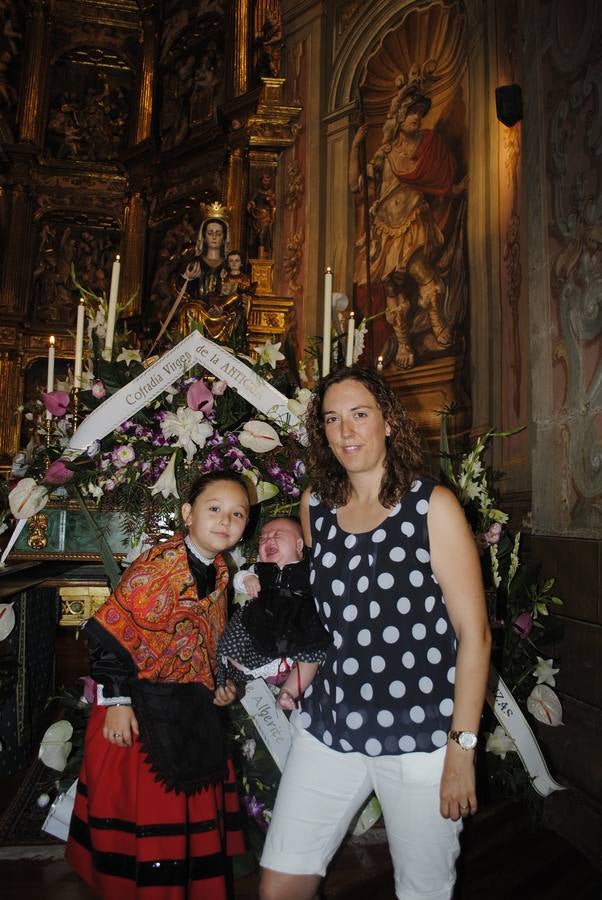 Ofrenda floral a la Virgen de la Antigua en Alberite