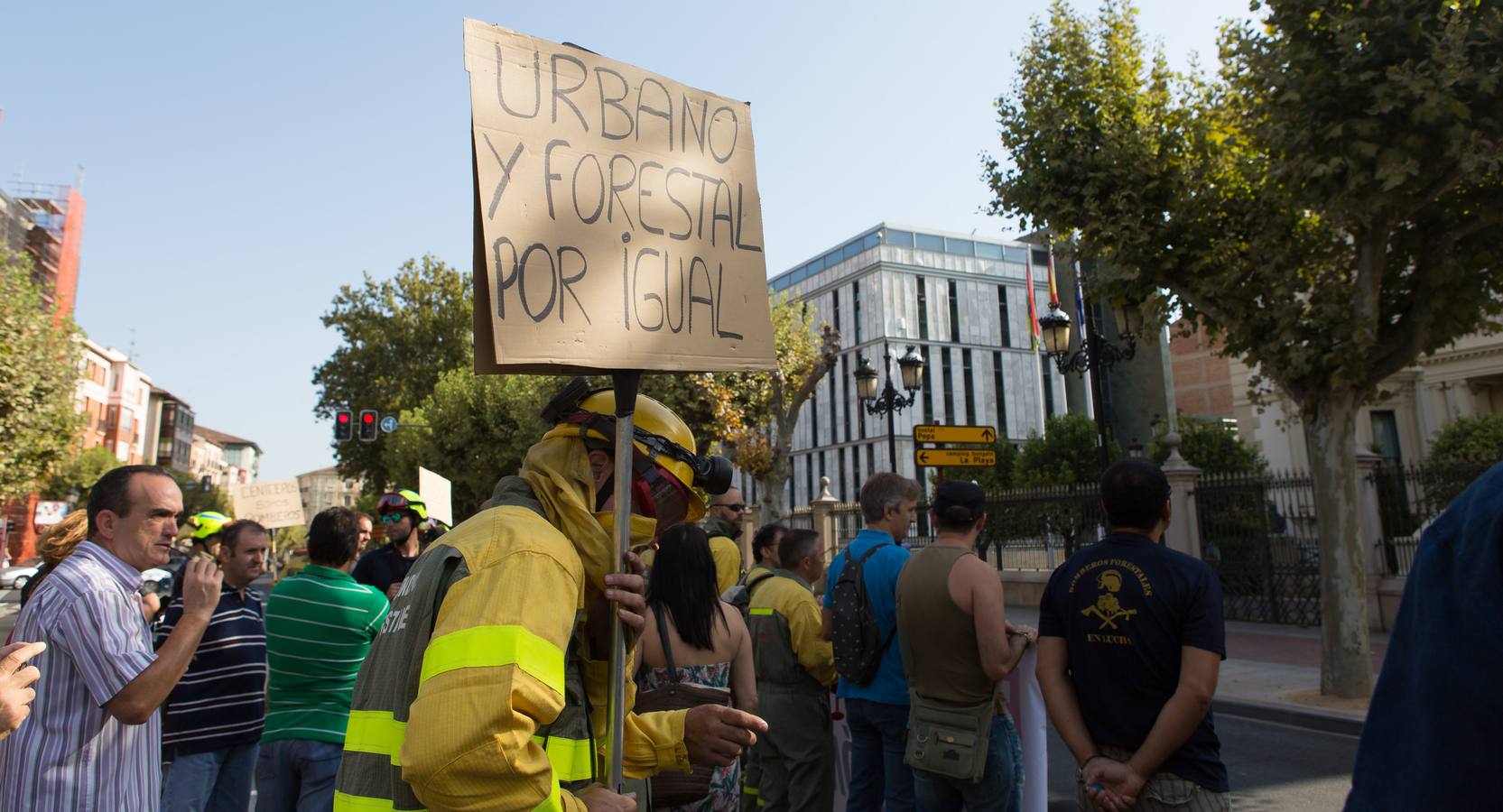 Los retenes continúan con sus protestas para reivindicar la categoría de bombero forestal