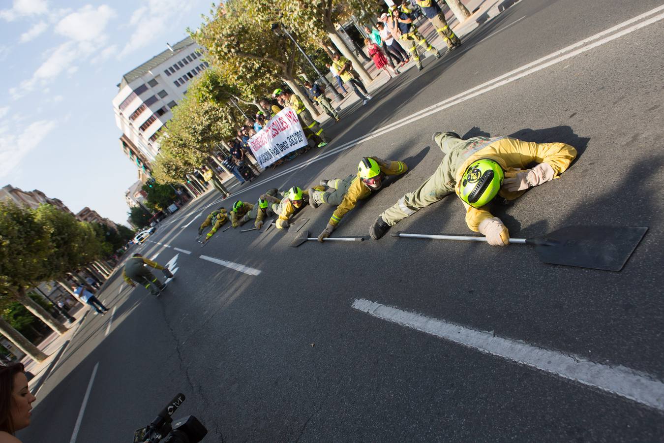 Los retenes continúan con sus protestas para reivindicar la categoría de bombero forestal