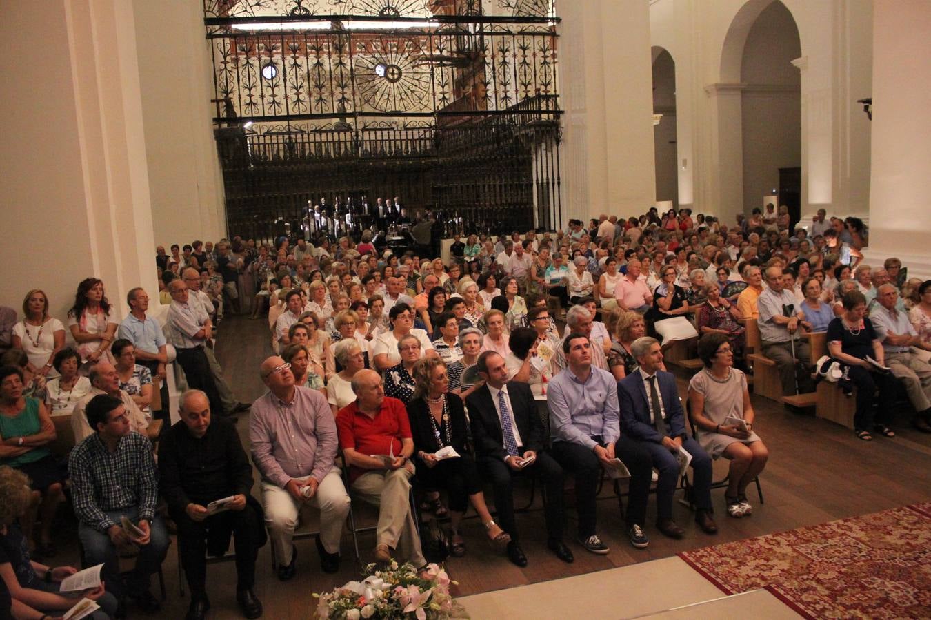 Alfaro estrena su jota por la Virgen del Burgo