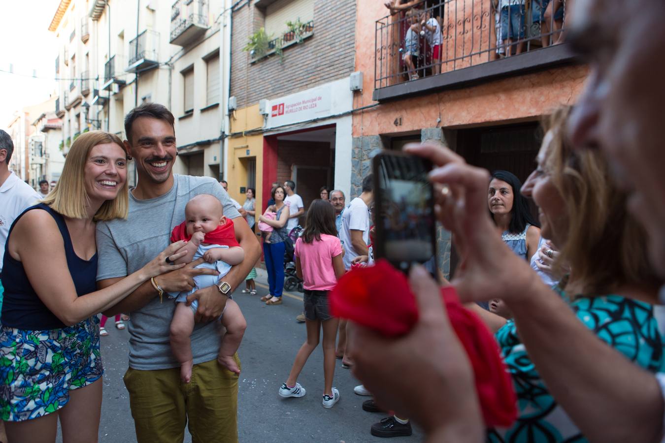 Murillo lanza el cohete y celebra la imposición de pañuelos