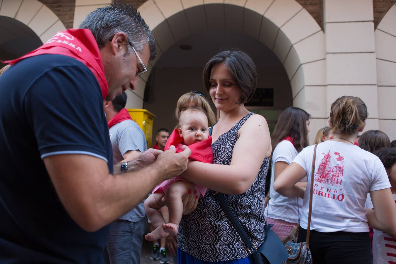 Murillo lanza el cohete y celebra la imposición de pañuelos