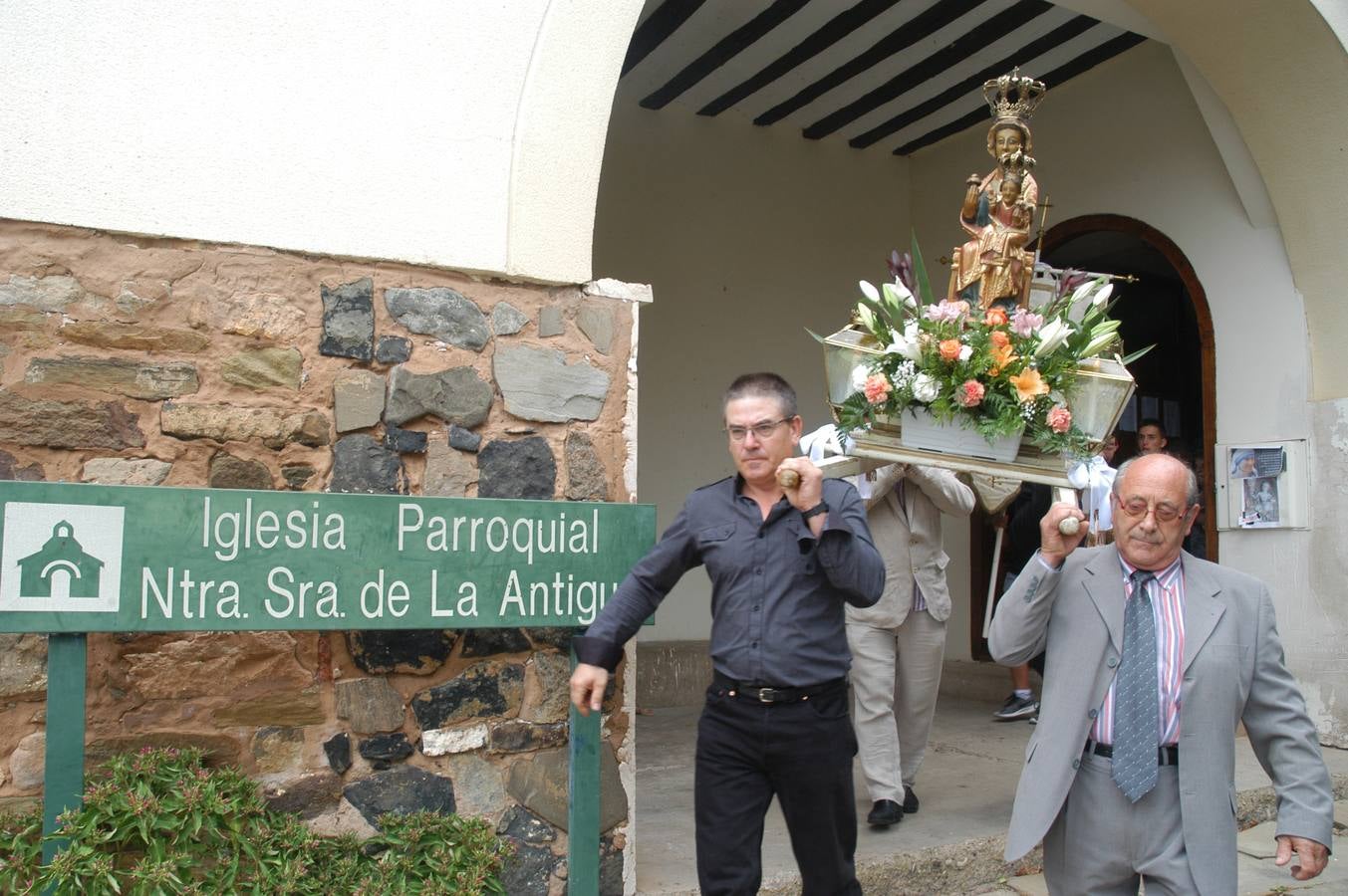 Grávalos celebra su día grande con la procesión de la Virgen de la Antigua