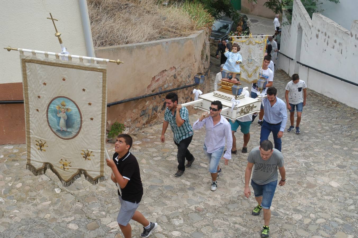 Grávalos celebra su día grande con la procesión de la Virgen de la Antigua