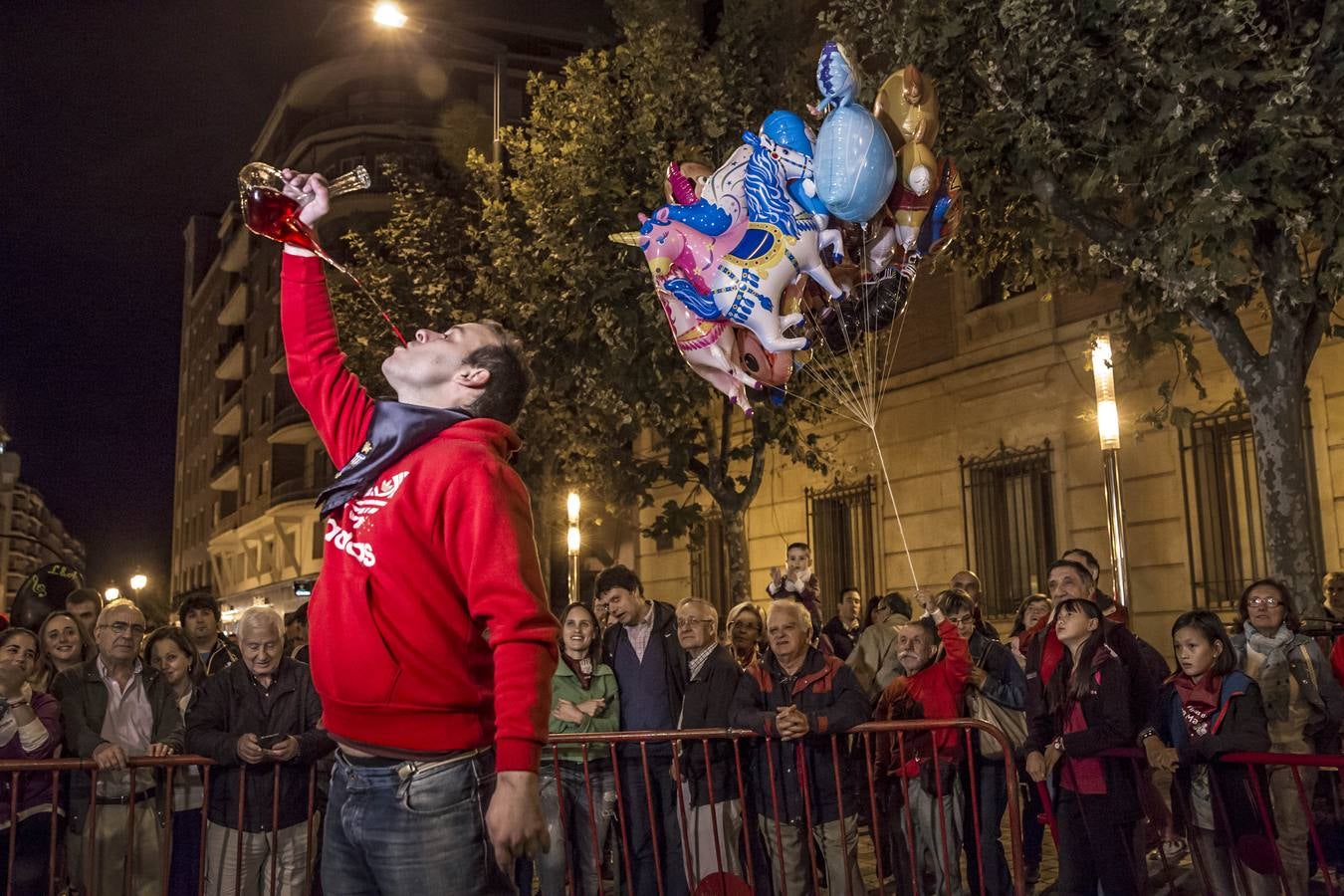 Concurso de beber en porrón