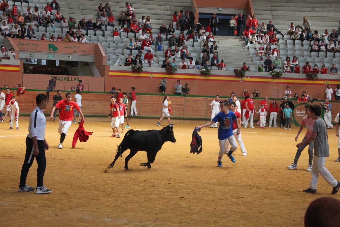 Arnedo se lanza a la calle en el tercer día de fiestas