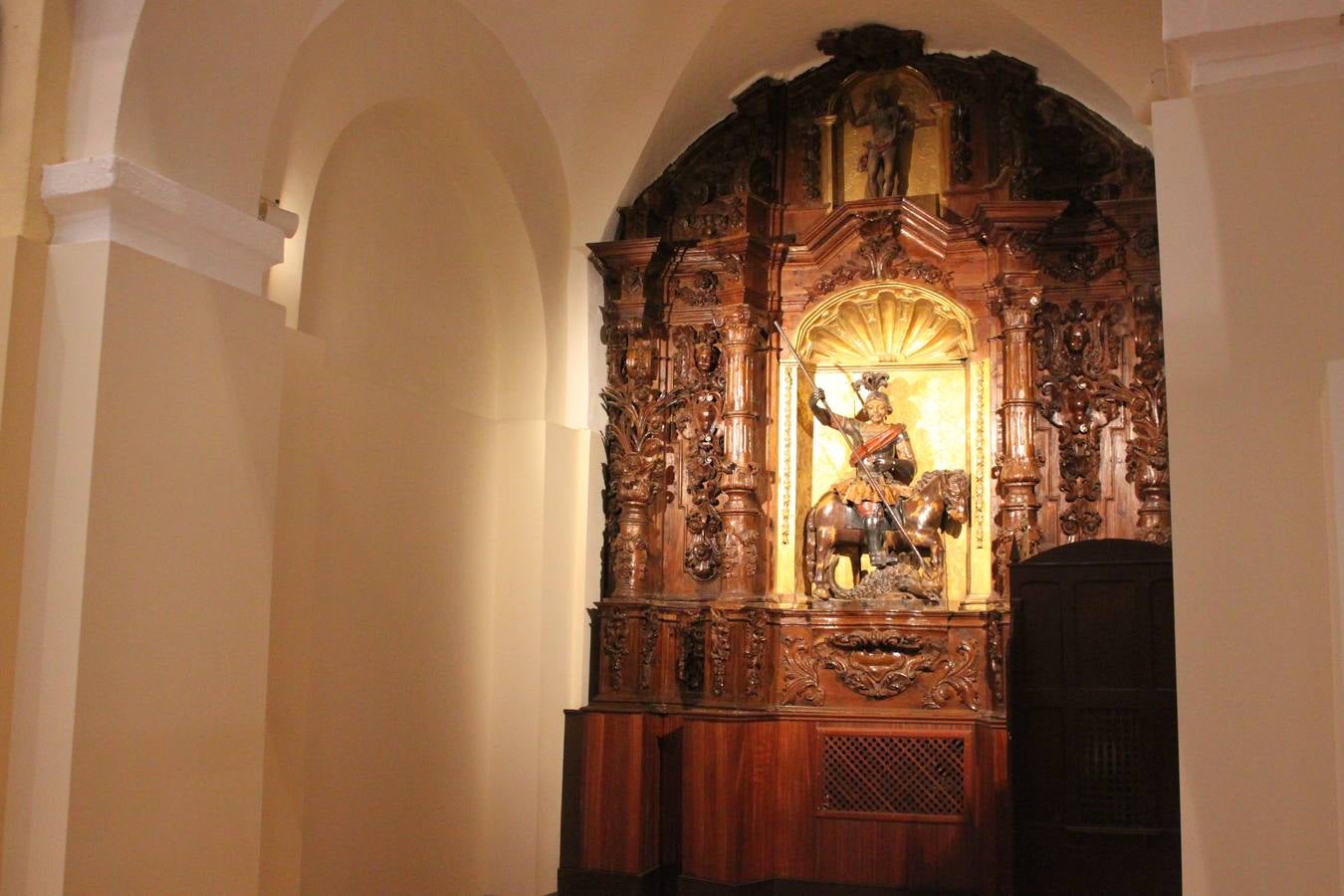 Puertas abiertas en la restaurada iglesia del Burgo