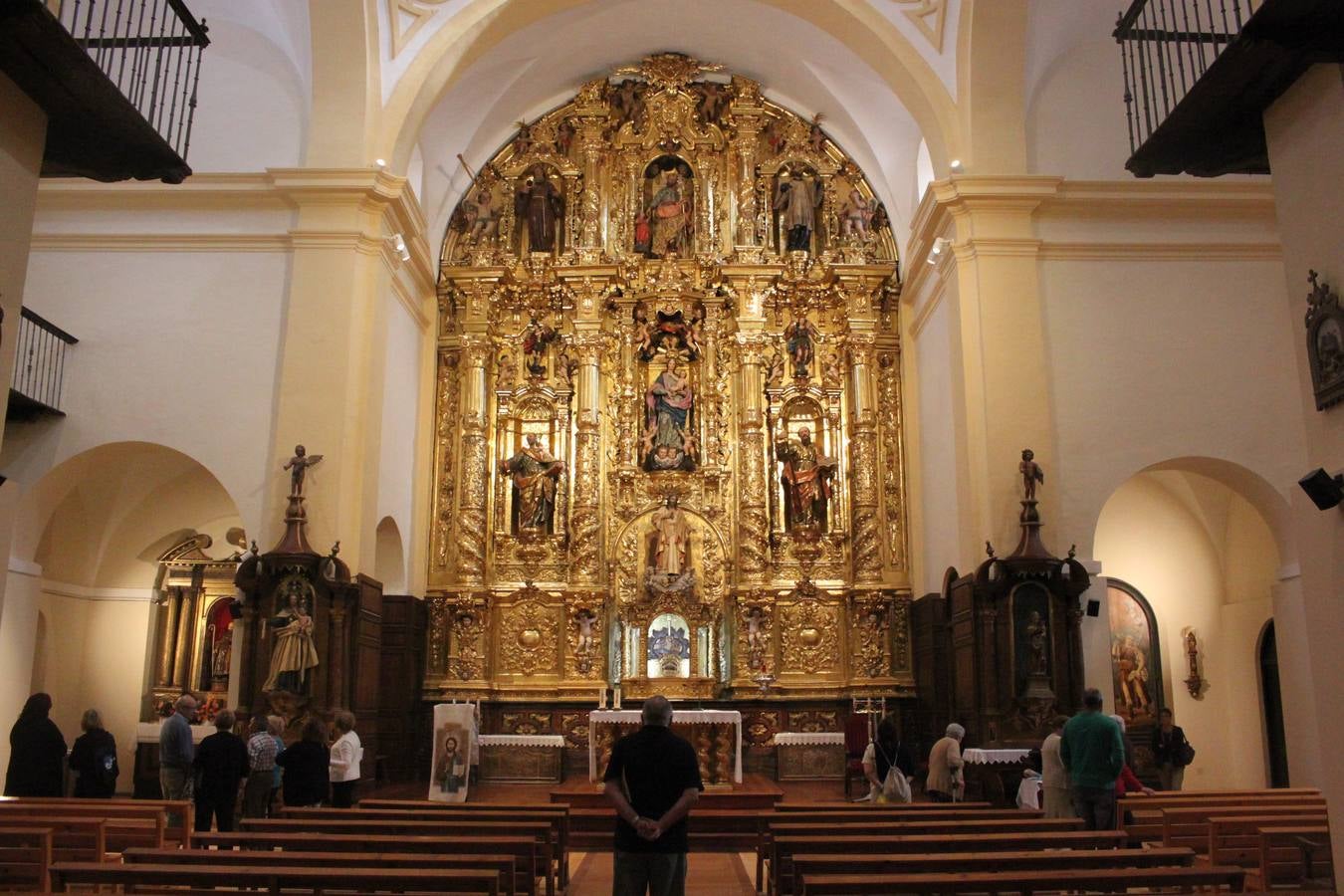 Puertas abiertas en la restaurada iglesia del Burgo