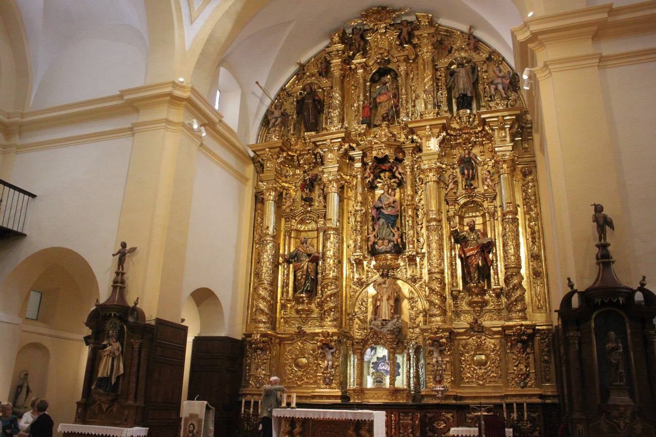 Puertas abiertas en la restaurada iglesia del Burgo