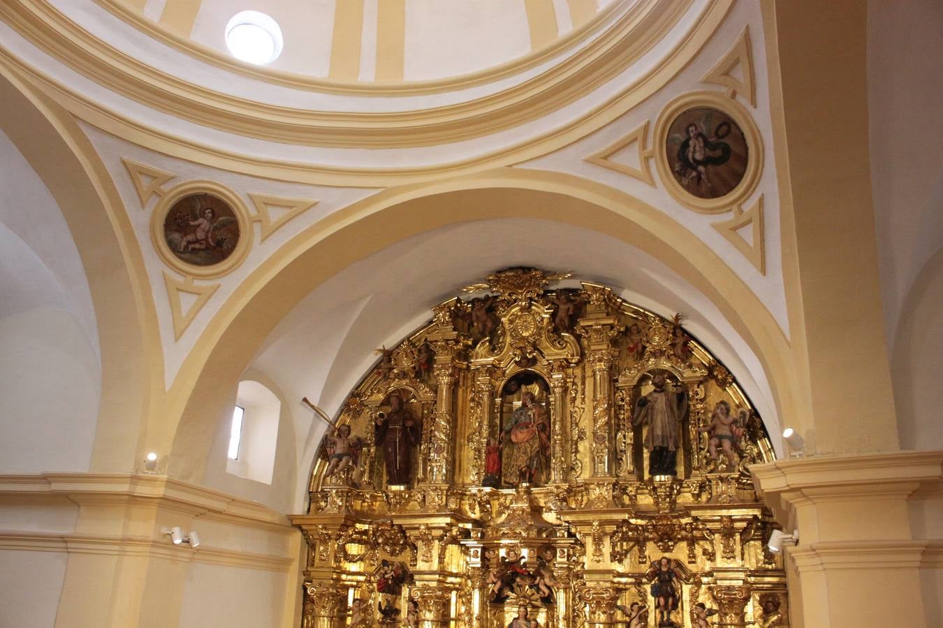 Puertas abiertas en la restaurada iglesia del Burgo