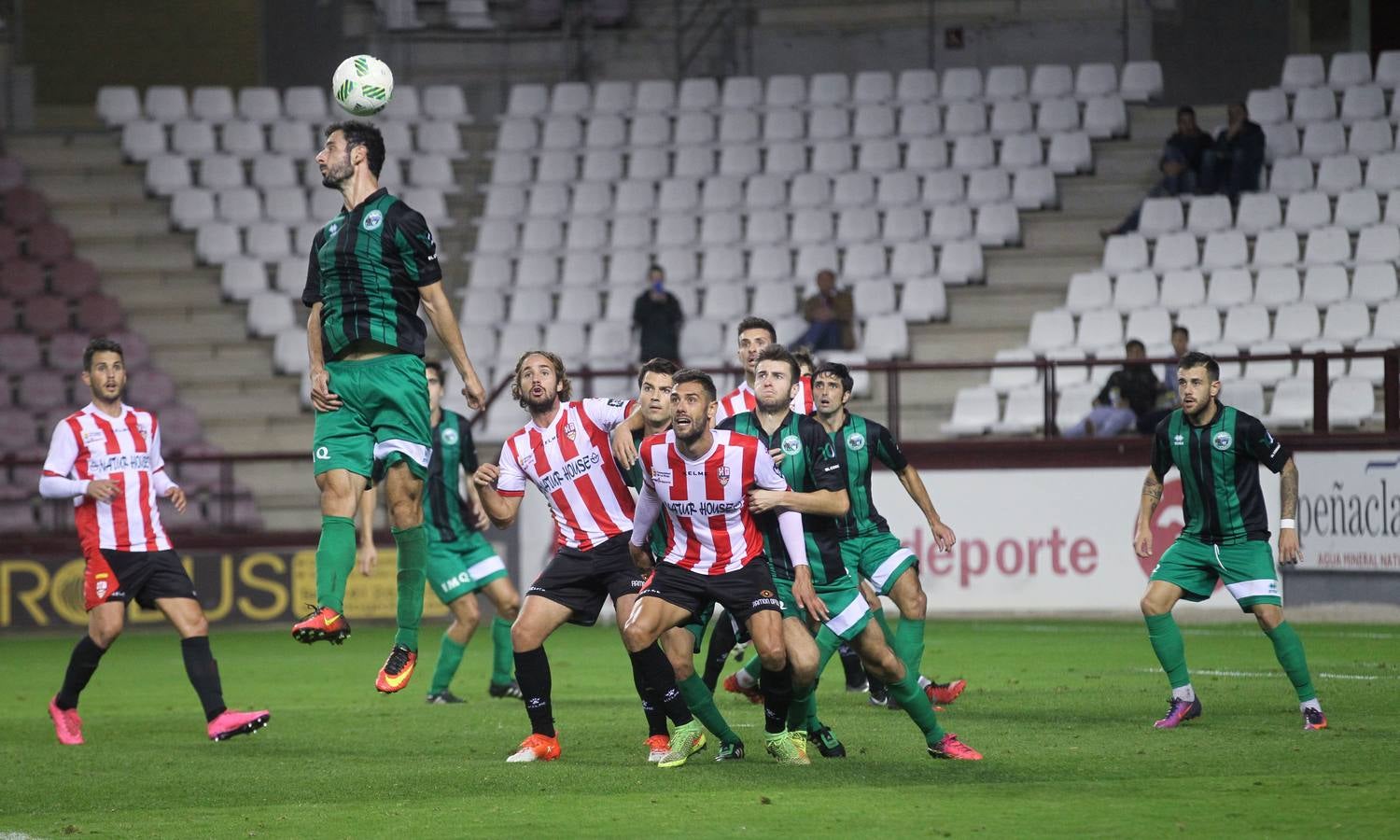 El partido UDL-Sestao: emoción entre el público y los gestos del equipo riojano